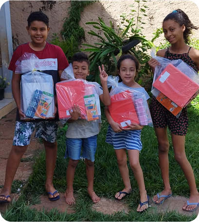 Adote um Estudante: transforme o futuro de uma criança